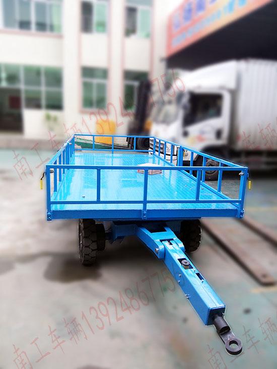 6吨欧冠联赛联赛(中国)护栏型牵引拖车