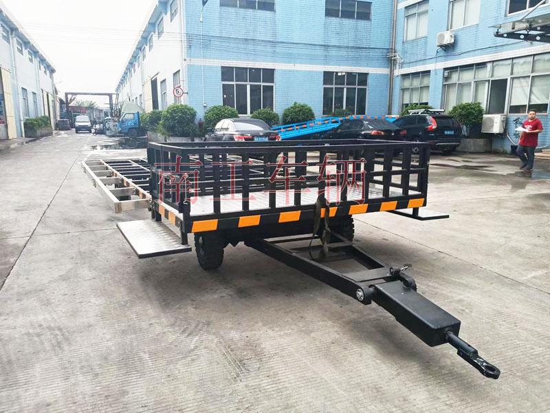 4吨欧冠联赛联赛(中国)带小框架铝花纹板