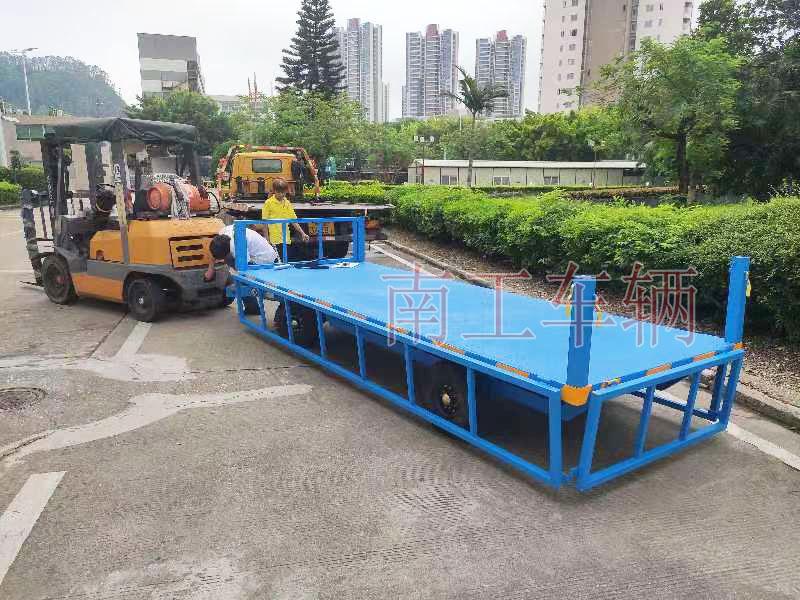 2吨下翻护栏牵引工业欧冠联赛联赛(中国) 全挂式工具底盘拖车