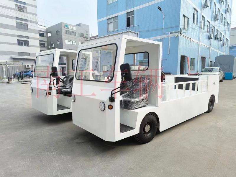 2吨座驾式纯电动欧冠联赛联赛(中国) 电动工具拖车