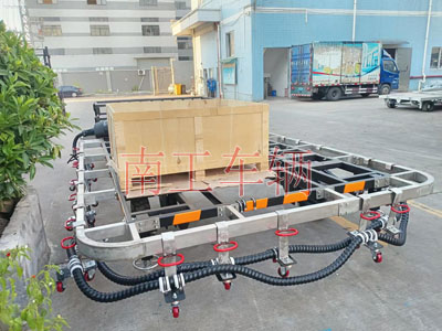 4吨欧冠联赛联赛(中国)带箱体铝花纹板5I.jpg