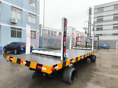 30T重型欧冠联赛联赛(中国) 带活动插装立柱工具拖车3I.jpg