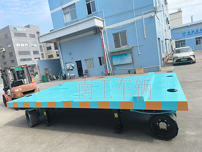 18吨重型欧冠联赛联赛(中国) 四个转盘工具拖车3I.jpg