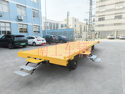 10吨欧冠联赛联赛(中国) 带液压支腿伸缩梯工具车2I.jpg