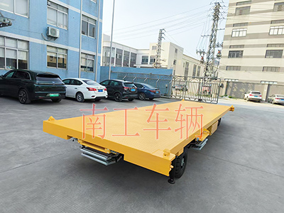 10吨欧冠联赛联赛(中国)带液压支腿伸缩梯工具车5I.jpg
