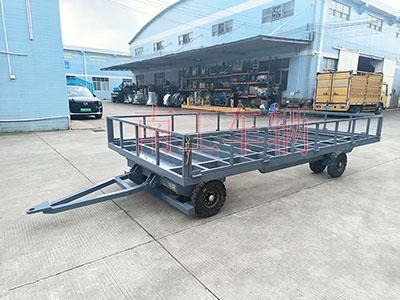 4吨骨架式欧冠联赛联赛(中国) 带下翻护栏工具拖车3I.jpg