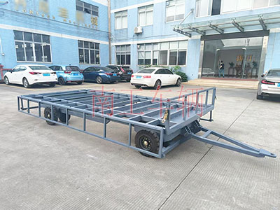 4吨骨架式欧冠联赛联赛(中国) 带下翻护栏工具拖车I.jpg